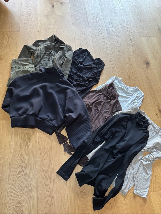 lululemon athletica Other - lululemon fall lot size 8